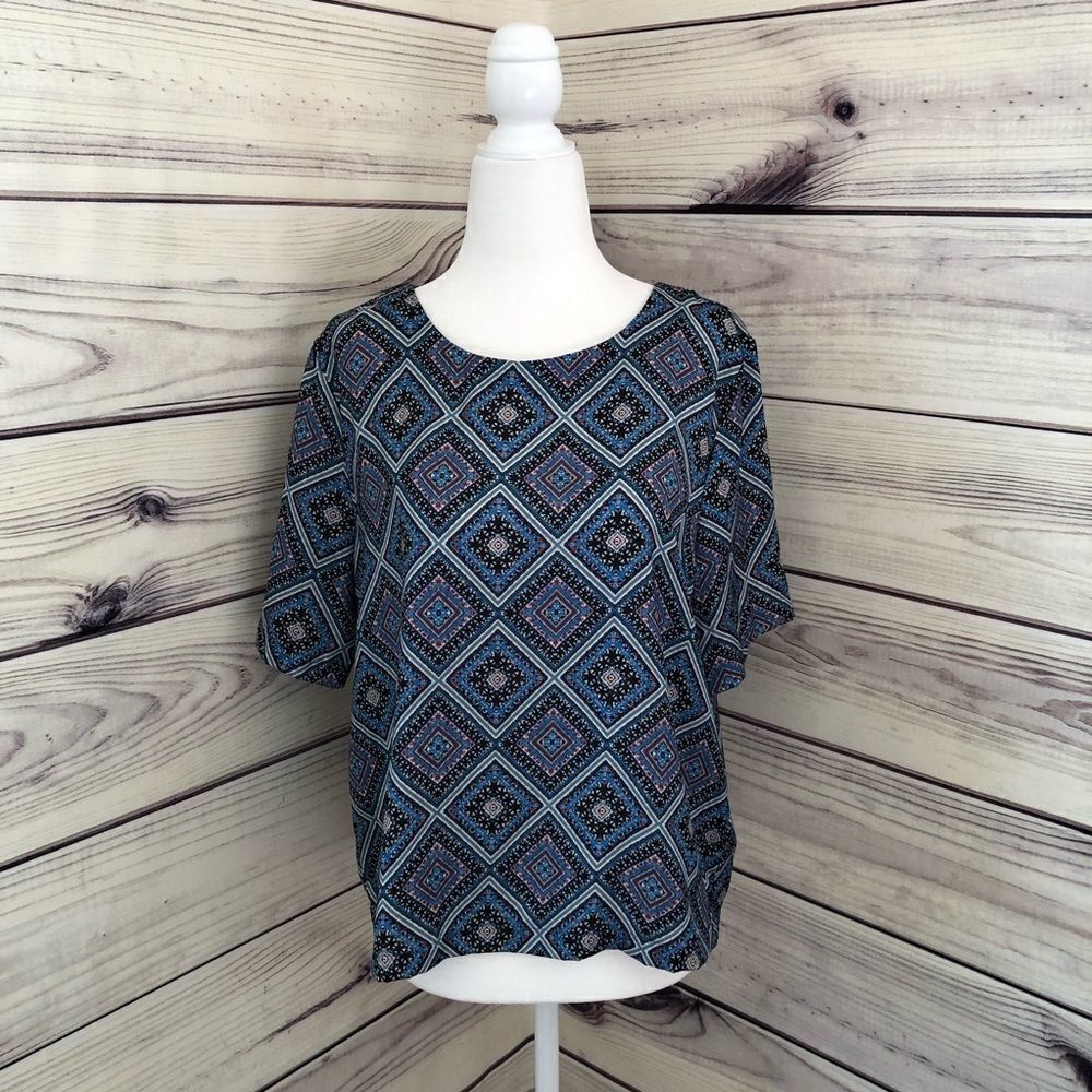 Forever 21 Blue & Black Diamond Patterned Short Sleeve Top